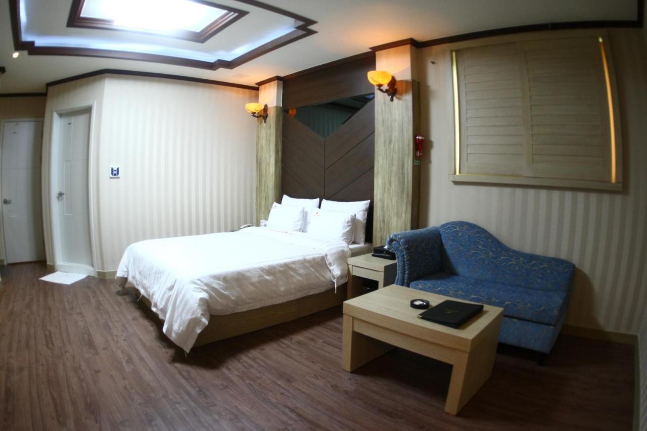Metro Pol Tourist Hotel Pyeongtaek Room photo