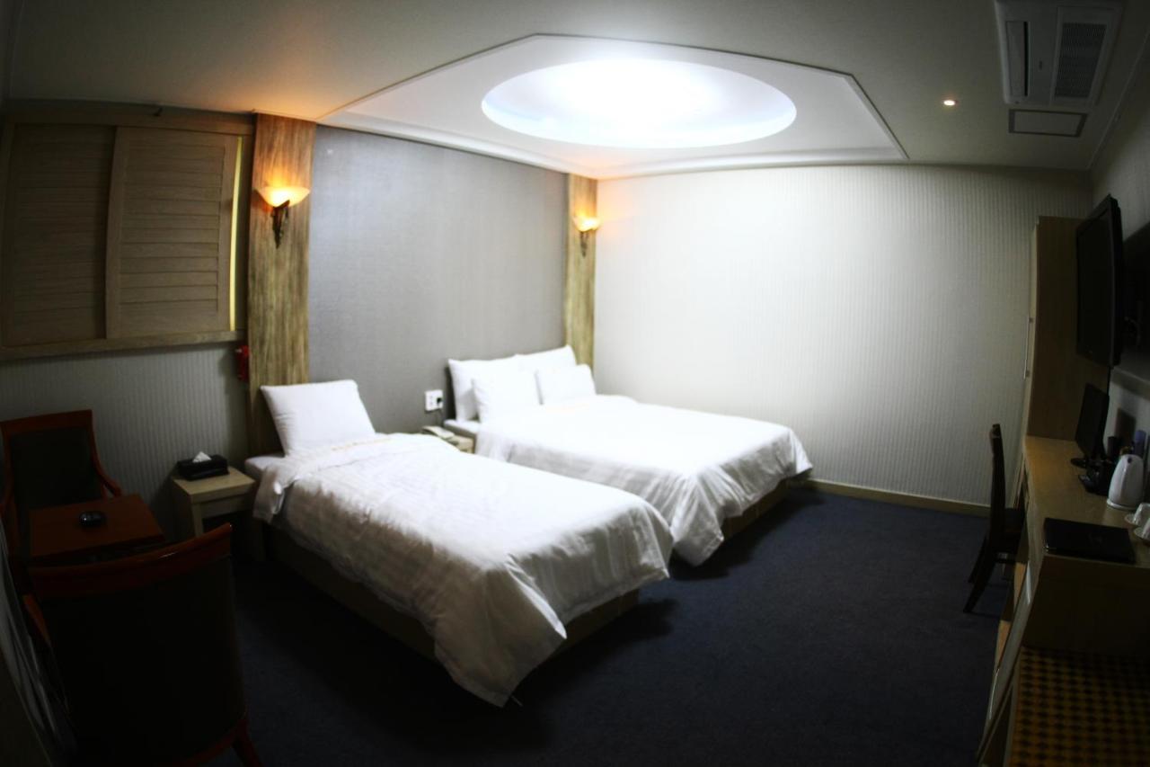Metro Pol Tourist Hotel Pyeongtaek Room photo
