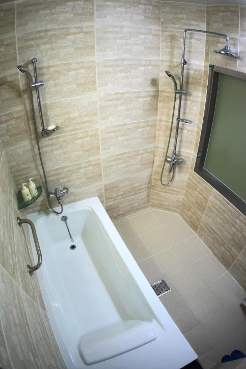 Metro Pol Tourist Hotel Pyeongtaek Room photo